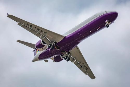 ARJ21飞机首次载人跨水演示飞行与无线遥控不载人整机试验